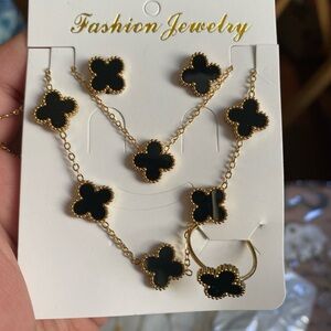 Elegant Black and Gold Clover Jewelry Set